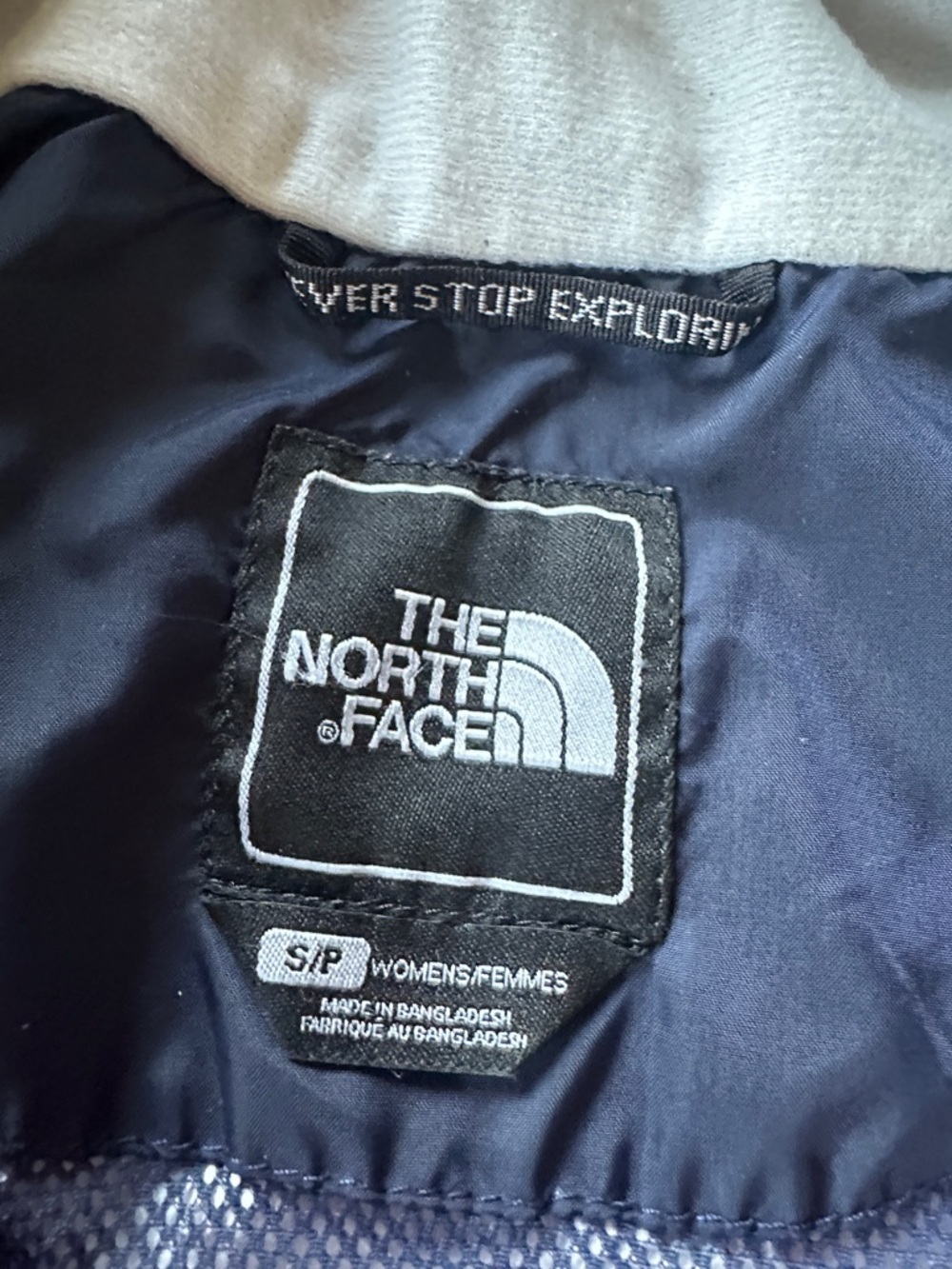 The North Face Red Woman’s Hooded Rain Jacket Small Snow Winter Bright Utility - Picture 2 of 8